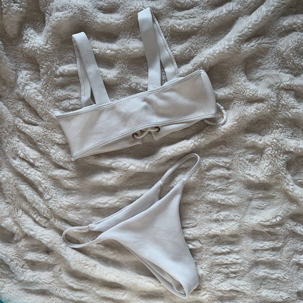 Thong Bikini - Picture 3 of 3